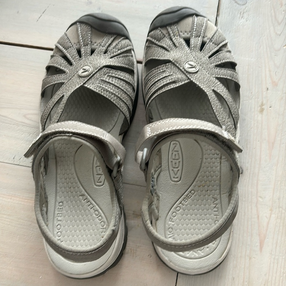 Keen Women's Rose Grey Gargoyle Raven Closed Toe Summer Sport Sandals